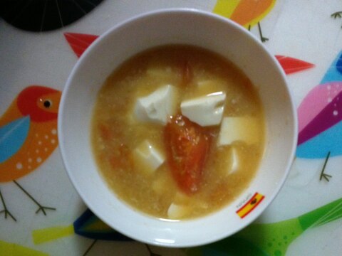トマトと豆腐とマカロニの味噌スープ